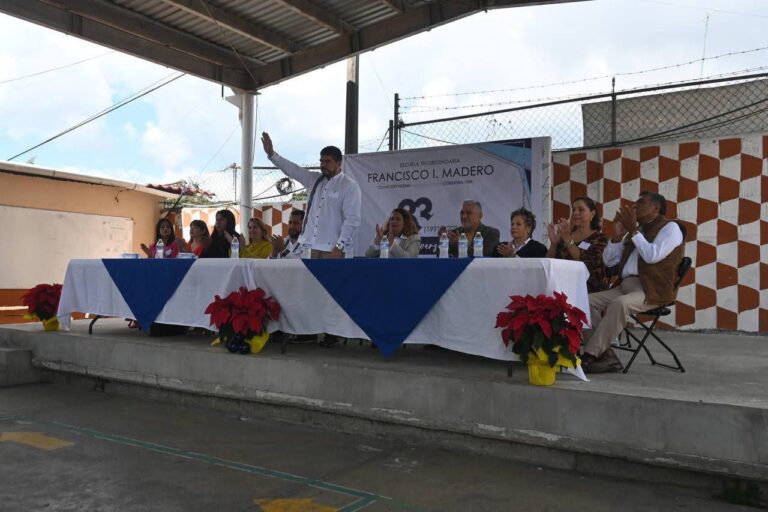 Zenyazen Escobar resalta compromiso educativo y legislativo en el 33.° aniversario de la Telesecundaria Francisco I. Madero