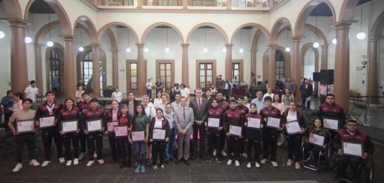 Veracruz premia a medallistas y entrenadores por sus logros deportivos